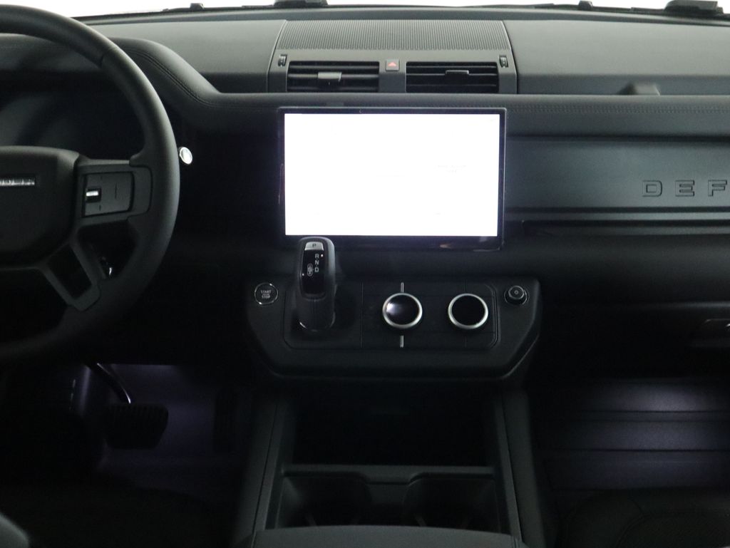 2025 Land Rover Defender 110 S photo 15
