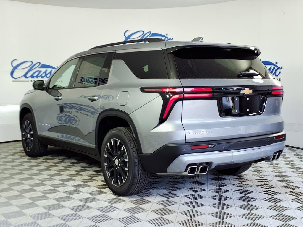 2026 Chevrolet Traverse photo 2