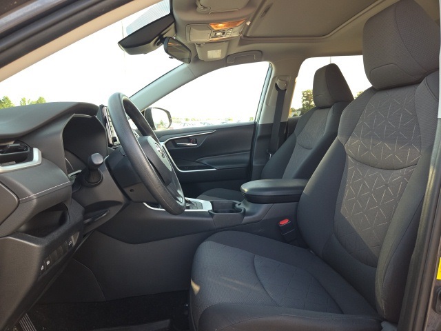 2019 Toyota RAV4 Hybrid XLE photo 8