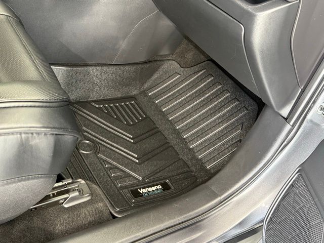 2019 Toyota RAV4 LE photo 25