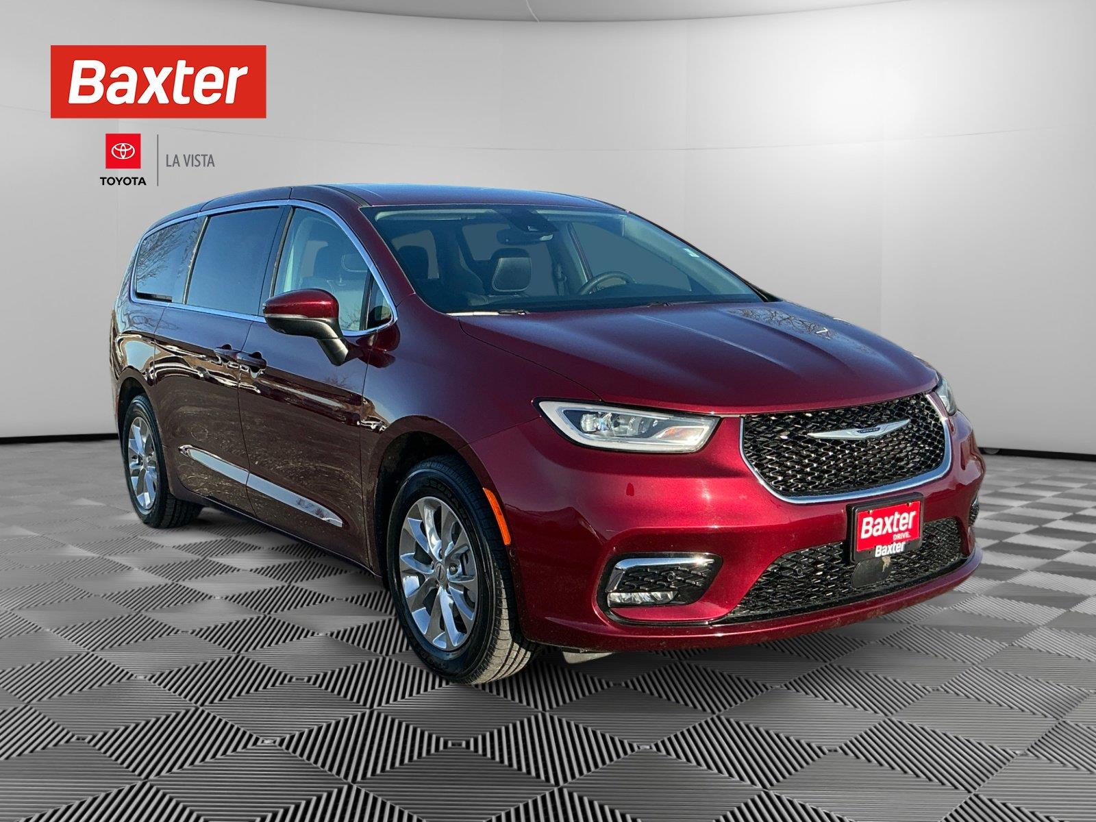 2023 Chrysler Pacifica Touring L's photo