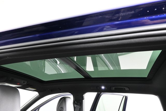 2022 Volkswagen Tiguan SEL Premium R-Line photo 3