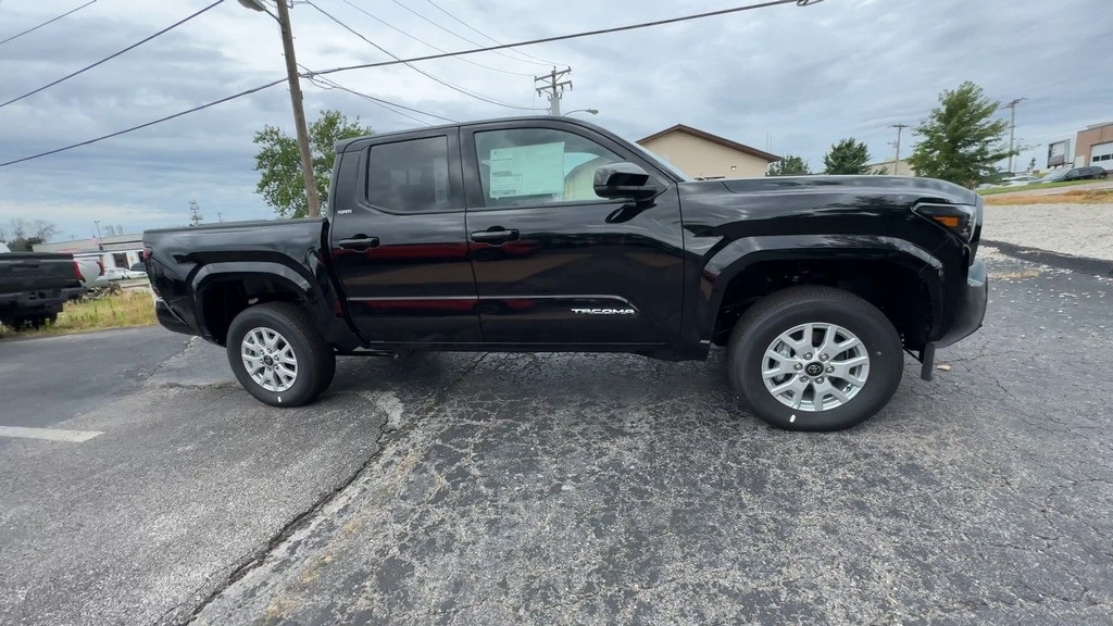 2025 Toyota Tacoma SR5 4x4 Double Cab photo 9