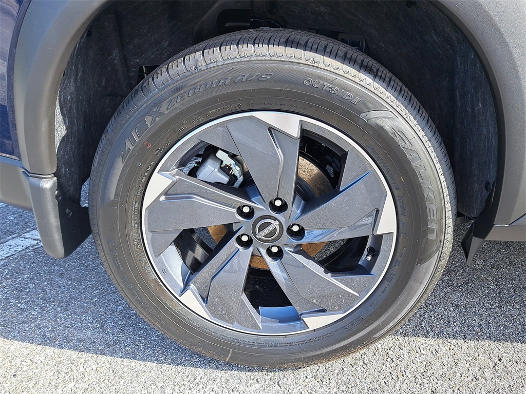 2026 Nissan Rogue SV photo 8