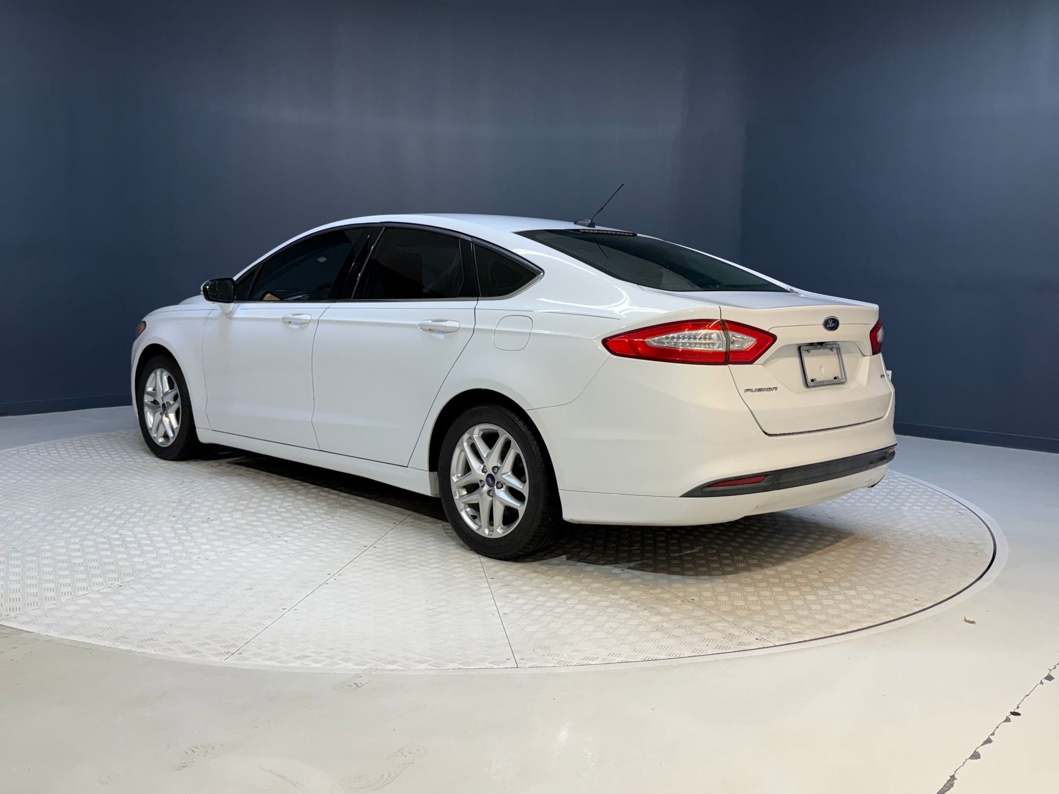 2013 Ford Fusion SE photo 2
