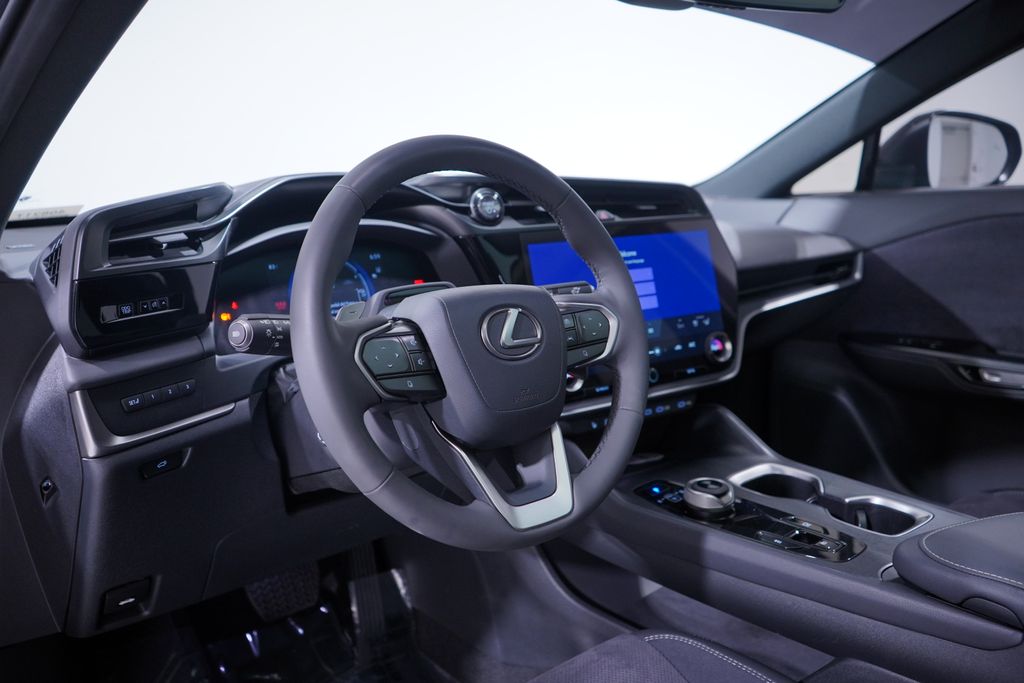 2023 Lexus RZ 450e Luxury photo 6