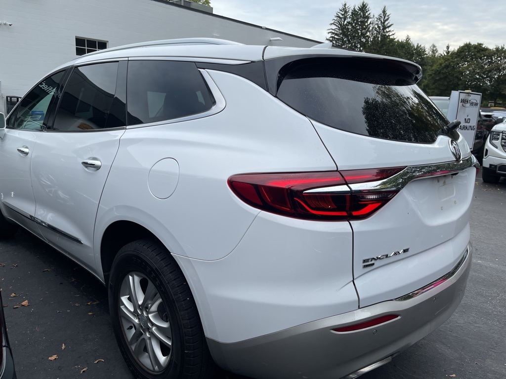2020 Buick Enclave Essence photo 2