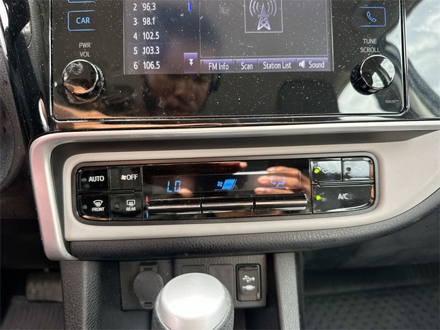 2018 Toyota Corolla XLE XSE photo 17