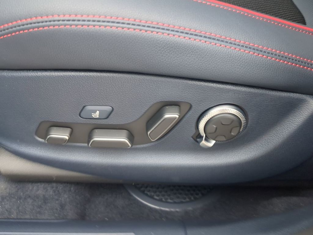 2025 Genesis GV70 2.5T photo 18