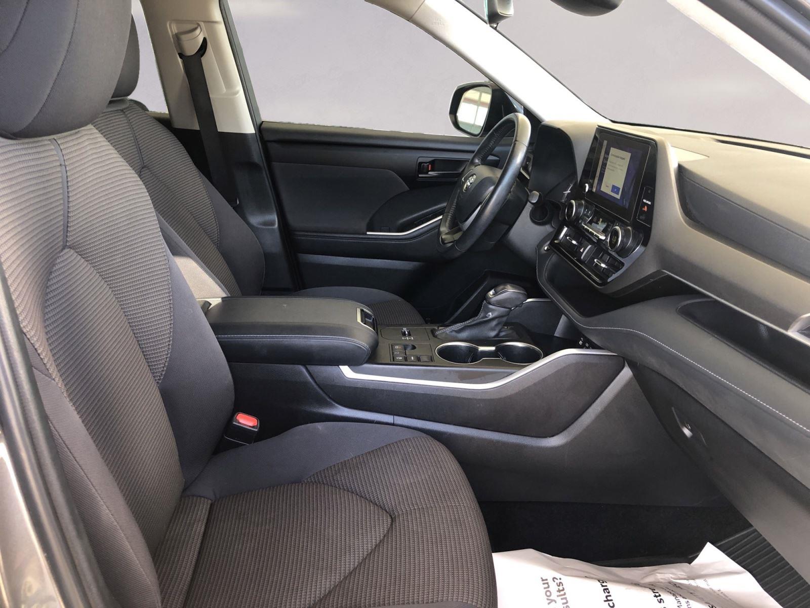 2023 Toyota Highlander LE photo 15