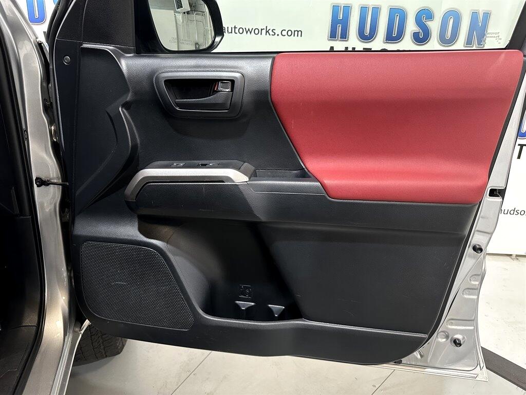 2018 Toyota Tacoma SR5 photo 23