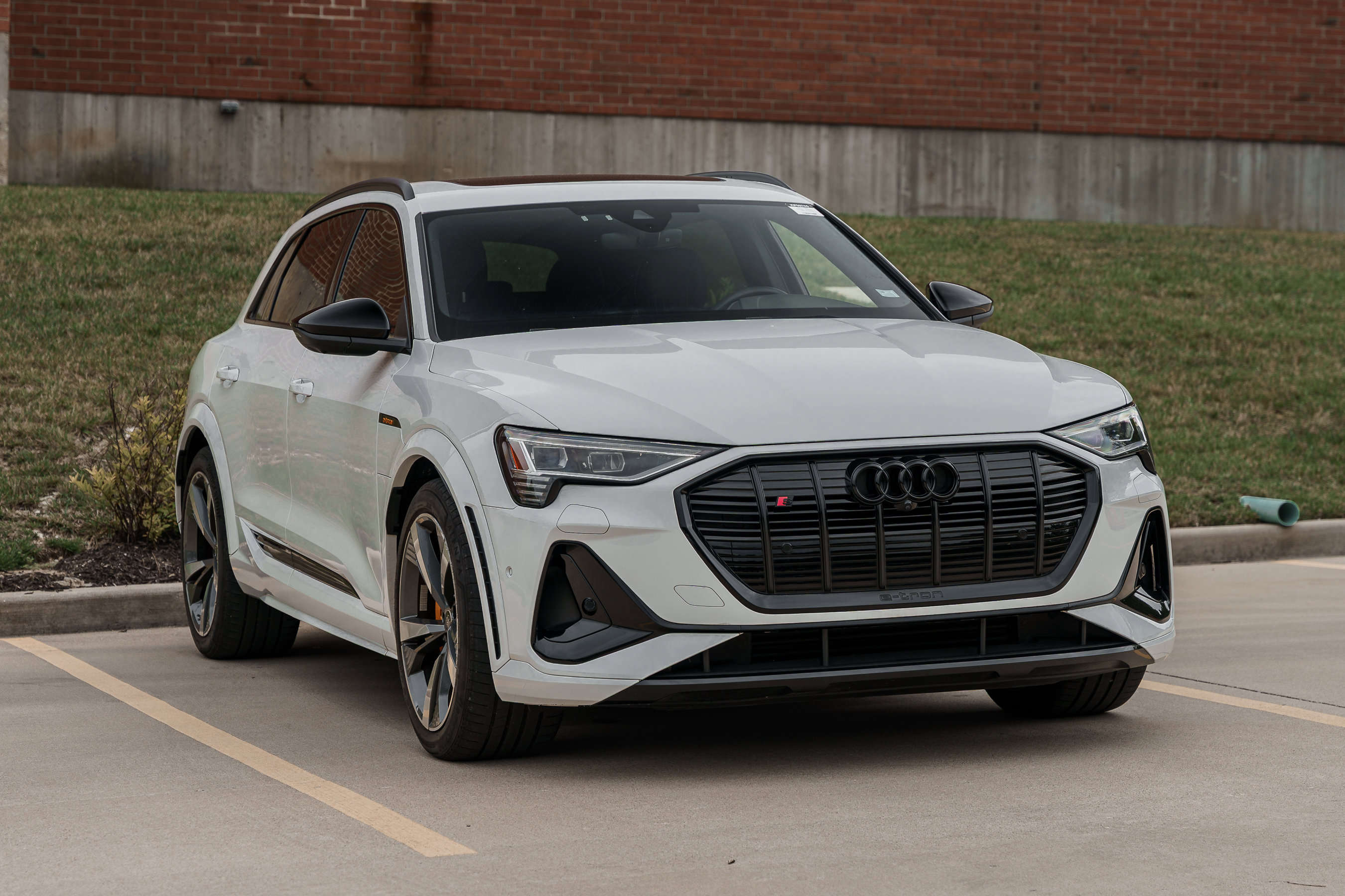 Used 2022 Audi e-tron S Premium Plus with VIN WA1ACBGEXNB039273 for sale in Kirkwood, MO