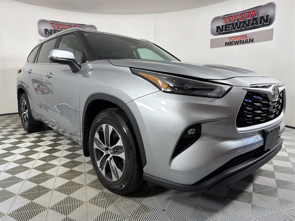 2024 Toyota Highlander XLE's photo