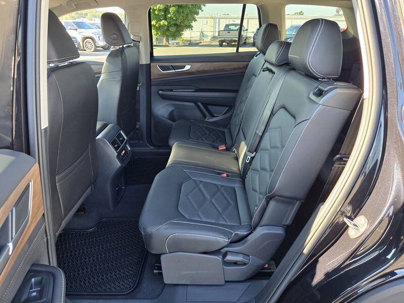 2026 Volkswagen Atlas SE photo 3