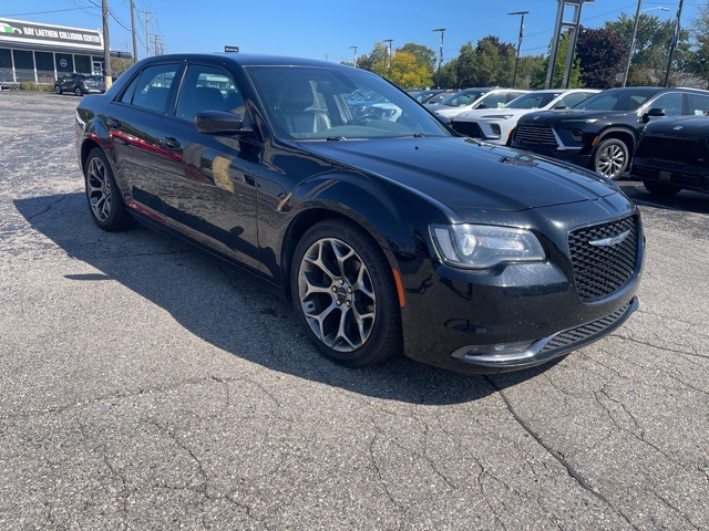 2016 Chrysler 300 S photo 3