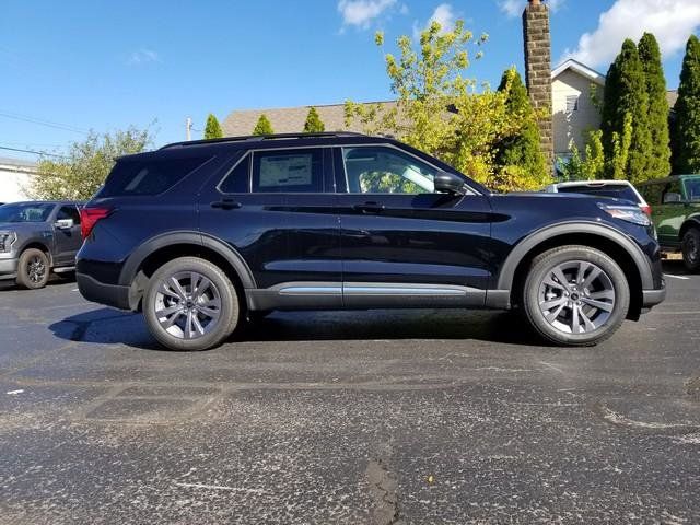 2025 Ford Explorer photo 3