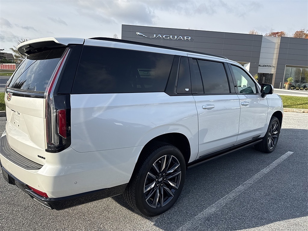 2023 Cadillac Escalade ESV Sport Platinum photo 2