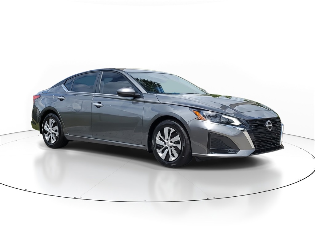 2025 Nissan Altima 2.5 S photo 2