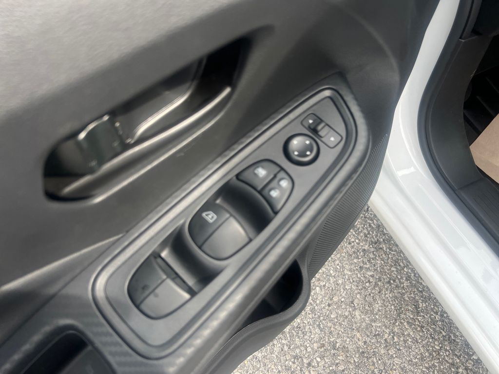 2025 Nissan Versa 1.6 S photo 11