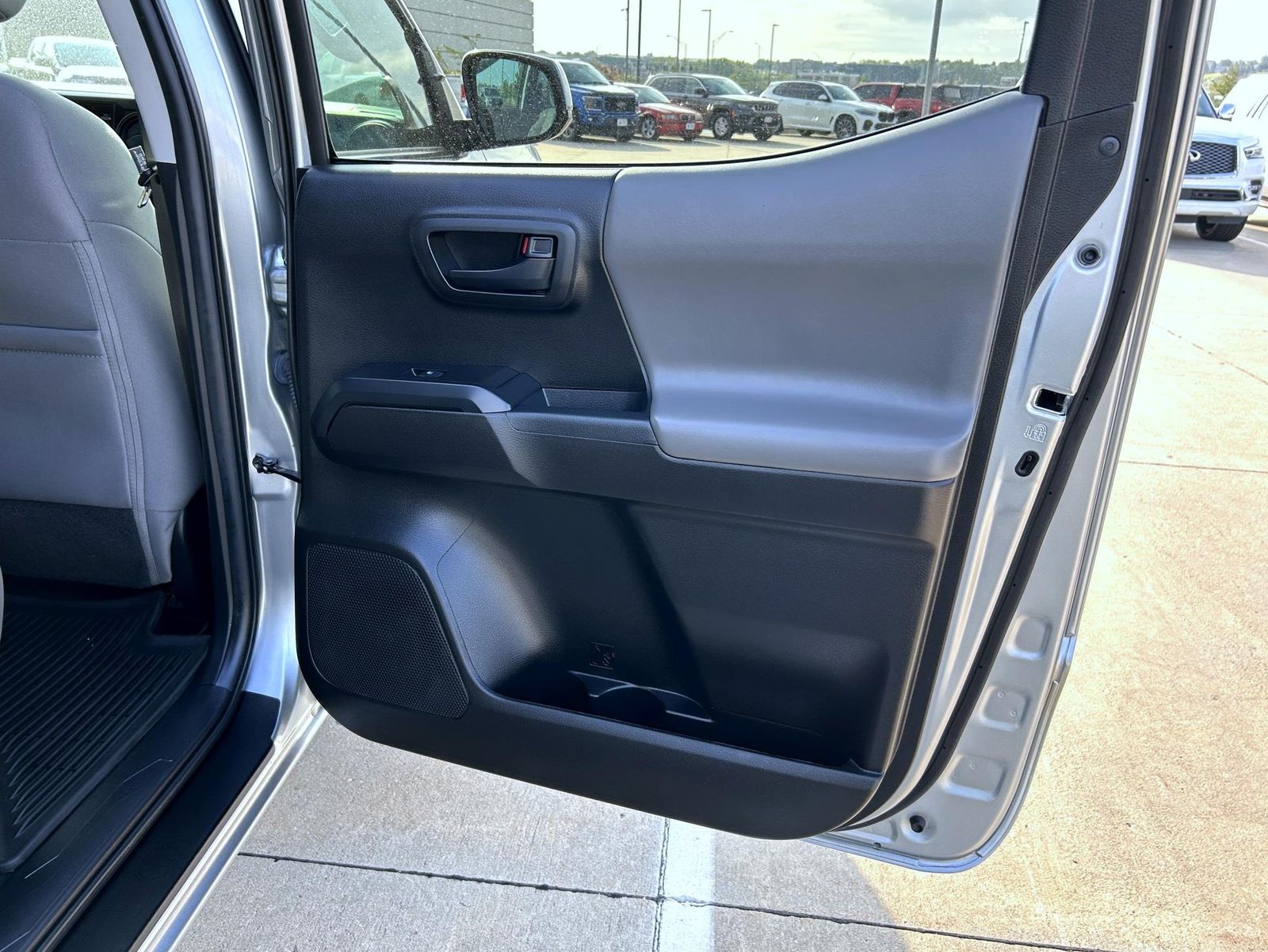 2022 Toyota Tacoma SR 4x4 photo 16