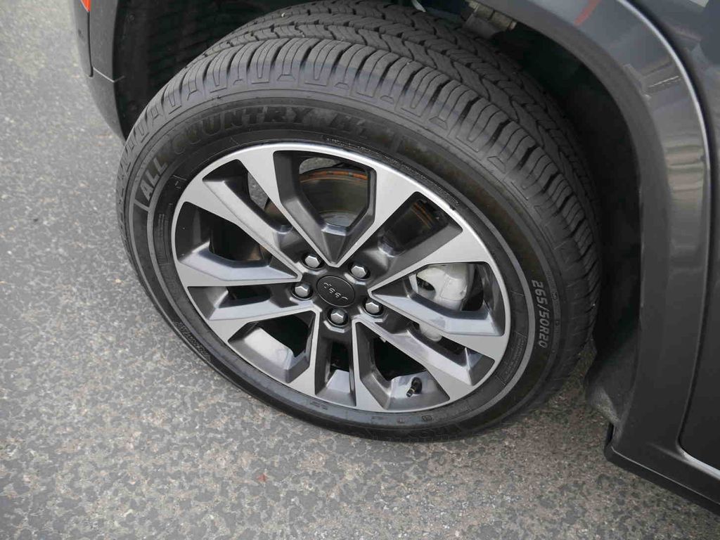 2024 Jeep Grand Cherokee Overland photo 9