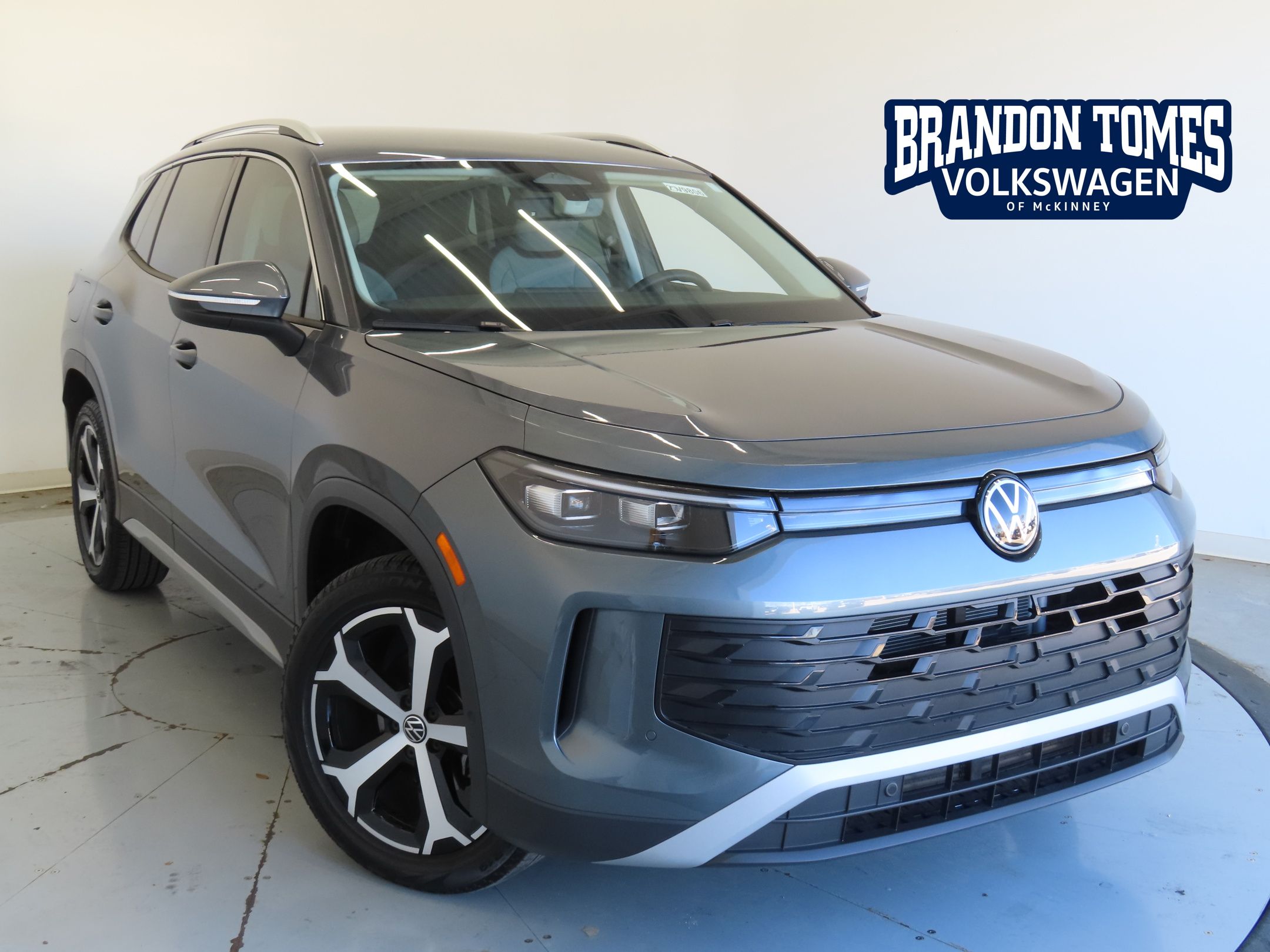 2025 Volkswagen Tiguan SE's photo