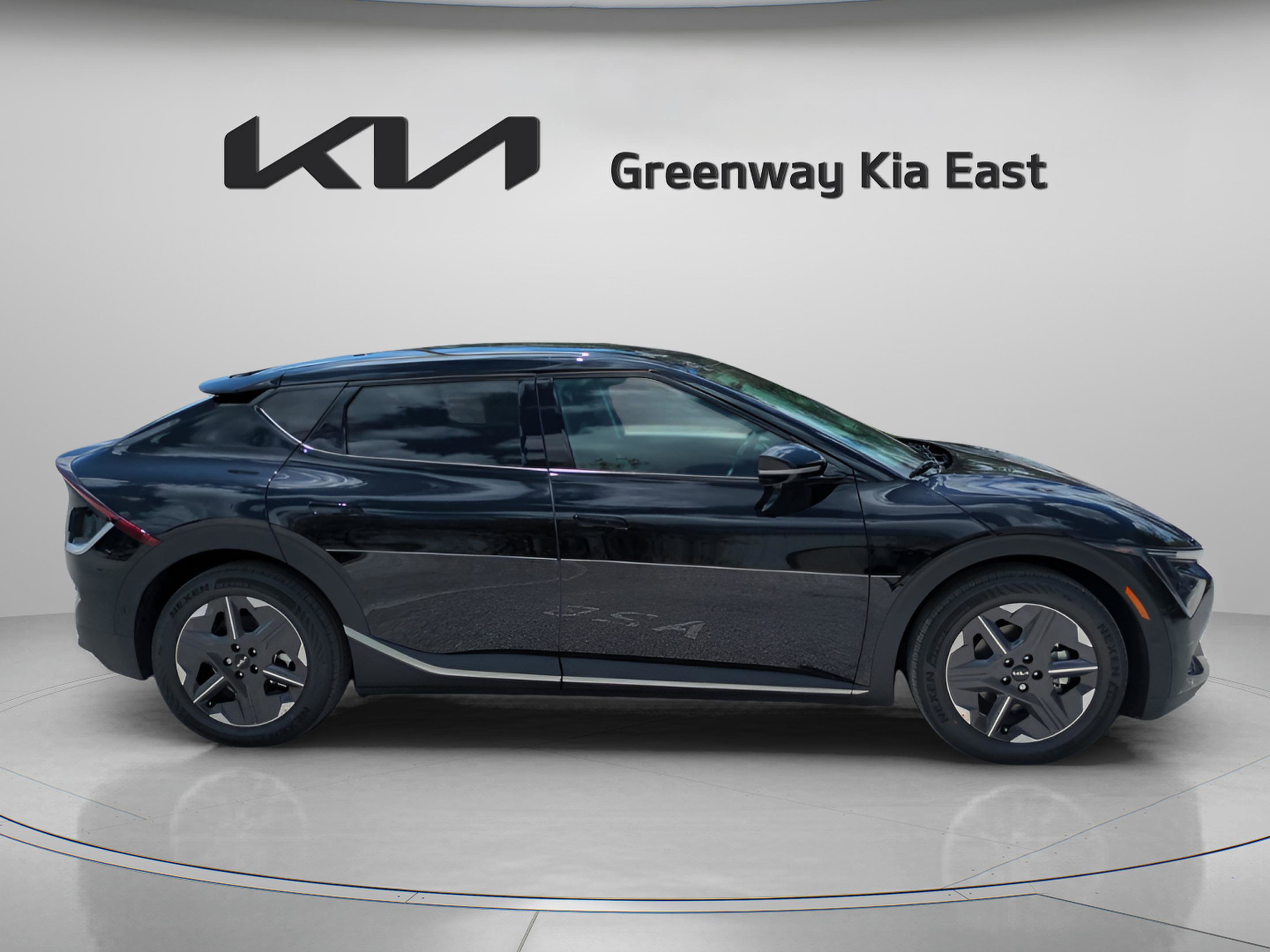 2025 Kia EV6 Light photo 8