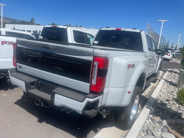 2025 Ford F-450 photo 3