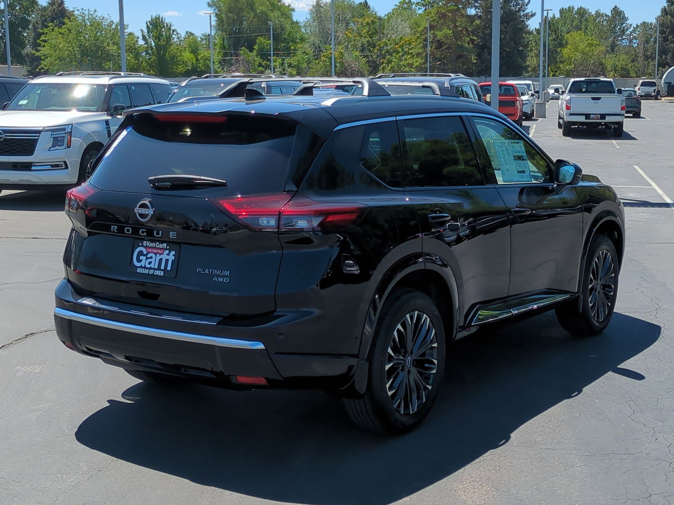 2025 Nissan Rogue Platinum photo 3