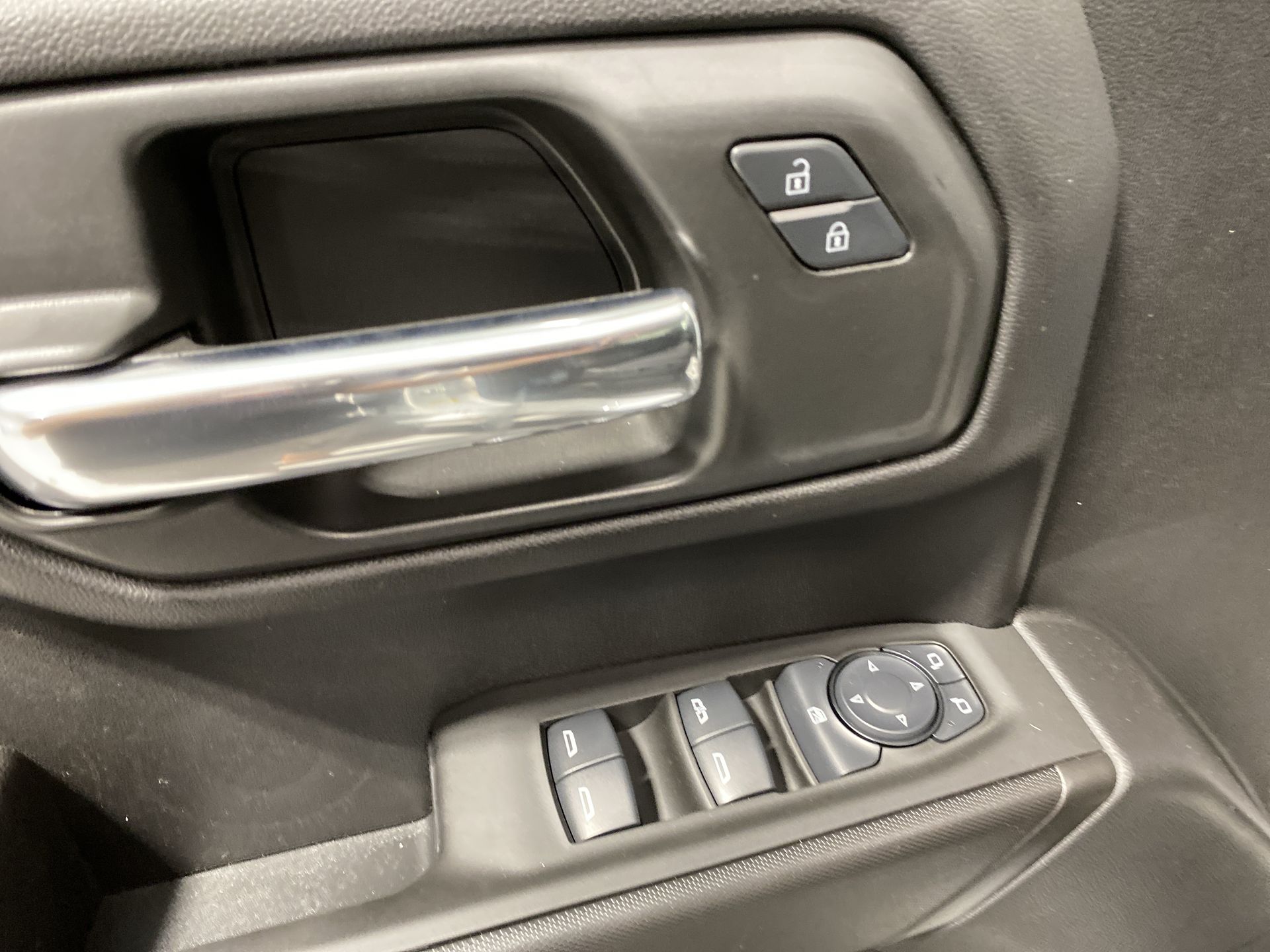 2025 Chevrolet Silverado 1500 Custom photo 22