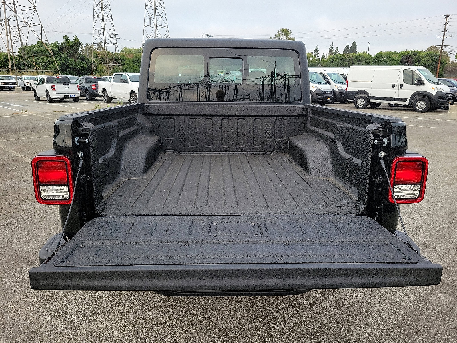 2025 Jeep Gladiator Sport photo 16
