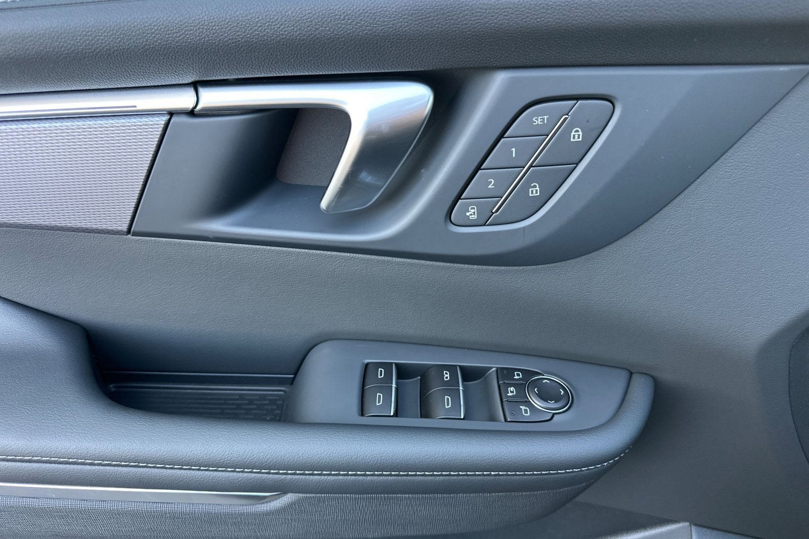 2026 Buick Enclave Sport Touring photo 9