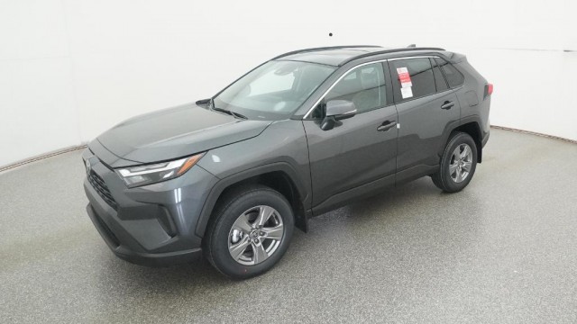 2025 Toyota RAV4 XLE's photo