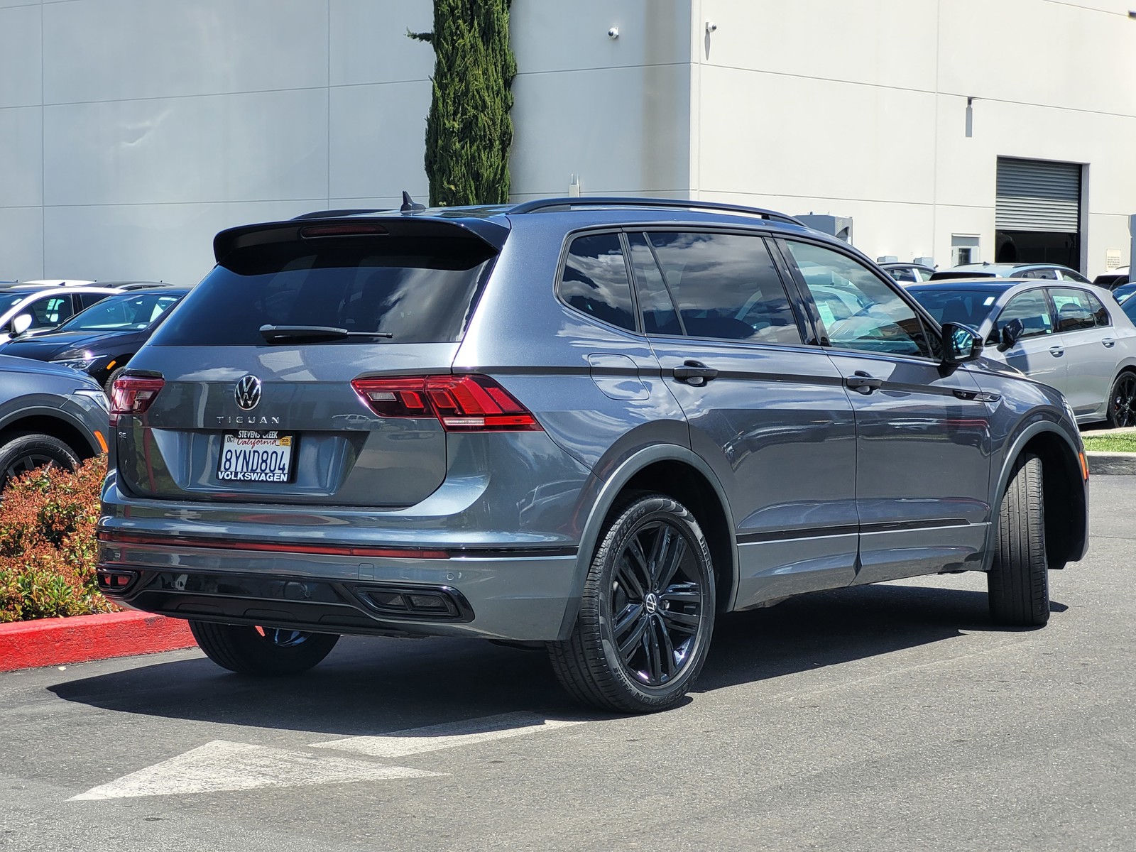 Image 4 of Certified Pre-Owned 2022 Volkswagen Tiguan 2.0T SE R-Line Black FWD 4D Sport Utility