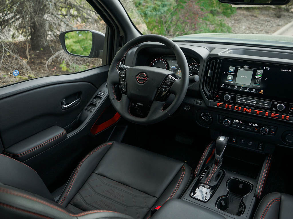 2025 Nissan Frontier PRO-4X photo 12