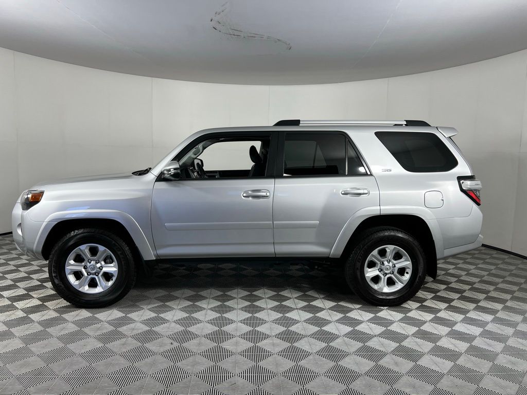2023 Toyota 4Runner SR5 Premium photo 4