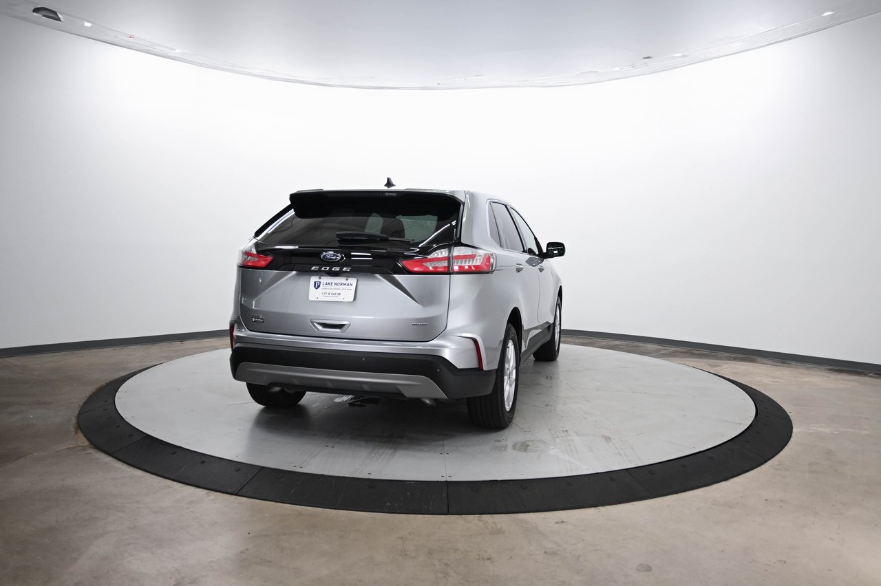 2023 Ford Edge SEL photo 3