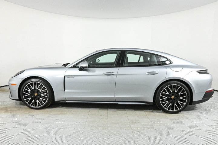 2025 Porsche Panamera E-Hybrid 4 photo 2