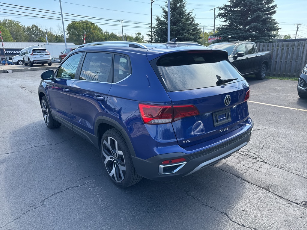 2022 Volkswagen Taos SEL photo 2