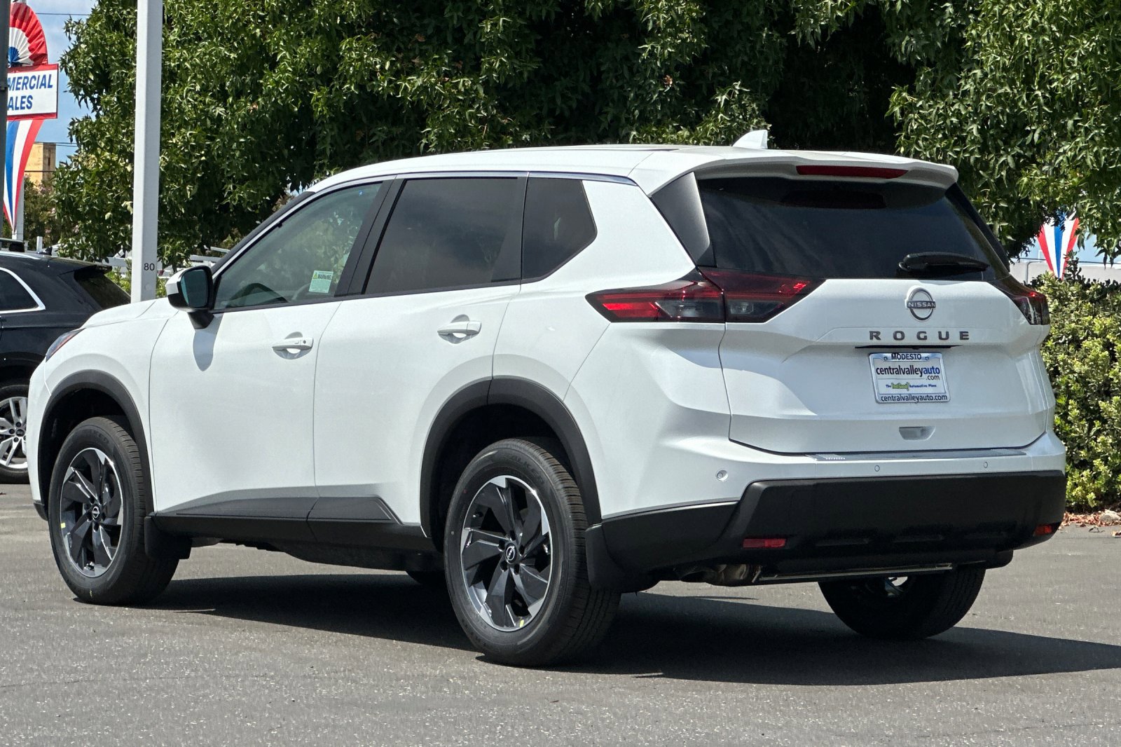 2026 Nissan Rogue SV photo 5