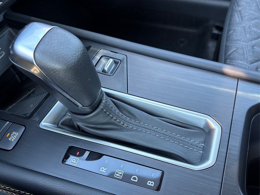 2025 Nissan Kicks SV photo 16