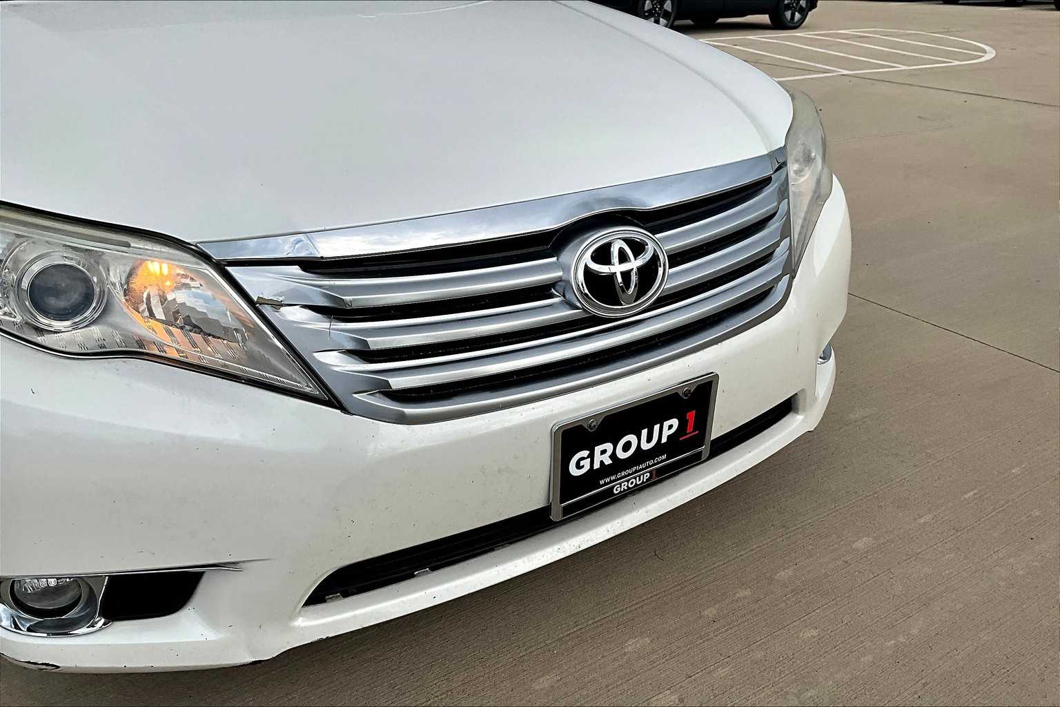 2011 Toyota Avalon Limited photo 28