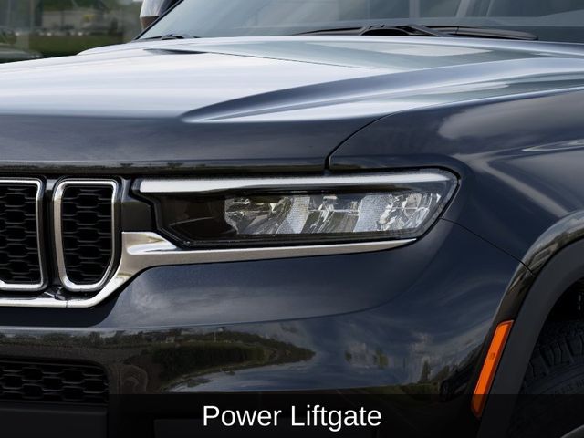 2025 Jeep Grand Cherokee Laredo photo 3