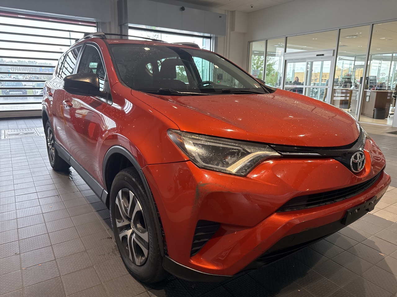 2016 Toyota RAV4 LE photo 4