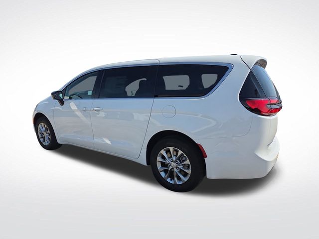 2026 Chrysler Pacifica photo 3