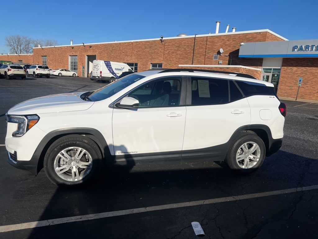 2023 GMC TERRAIN - Image 3