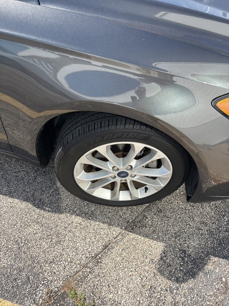 2020 Ford Fusion Hybrid SE photo 2