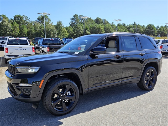 2025 Jeep Grand Cherokee Limited photo 3