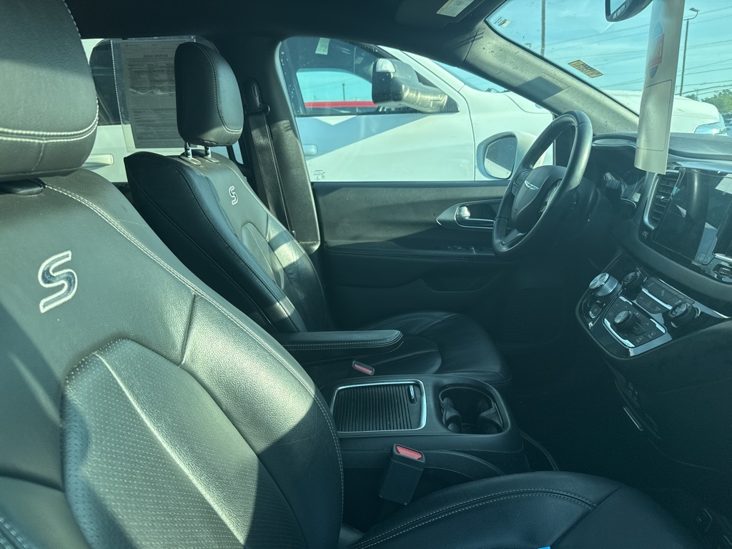 2018 Chrysler Pacifica Touring Plus photo 9