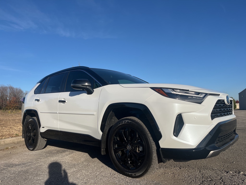 2024 Toyota RAV4 Hybrid XSE photo 2